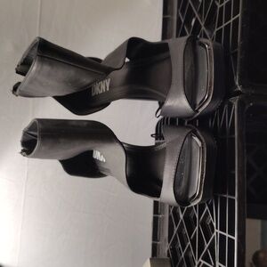 DKNY BLACK  HEELS